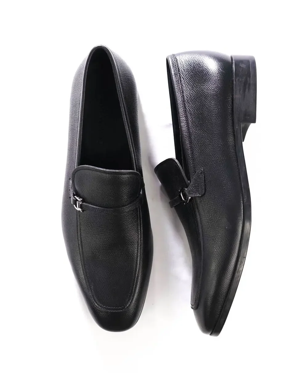 $950 FERRAGAMO - Black 